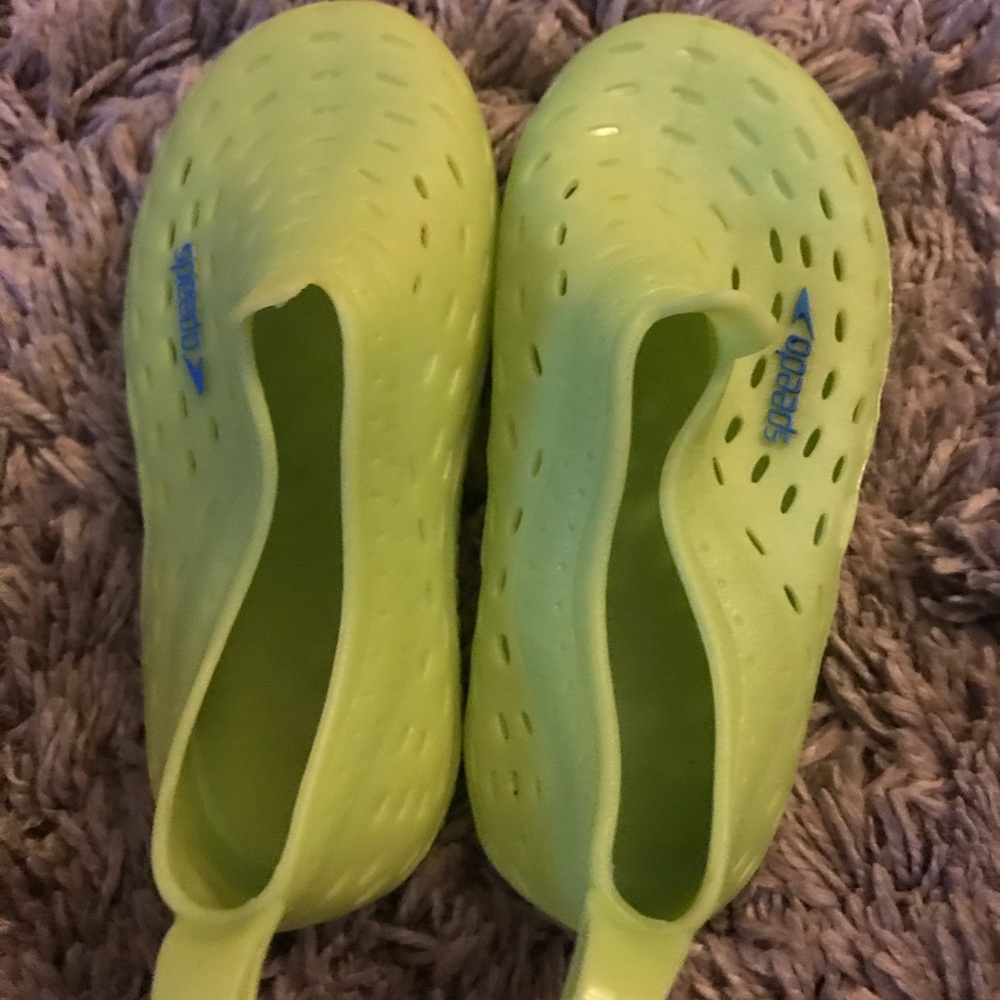 Speedo swim shoes size 5/6
